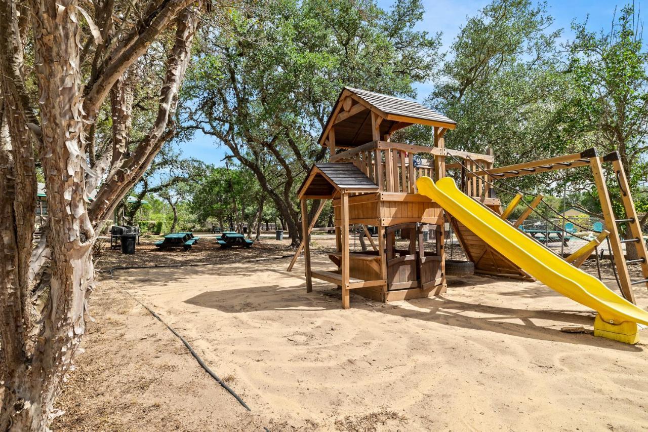The Claire Hotel Canyon Lake Exterior photo