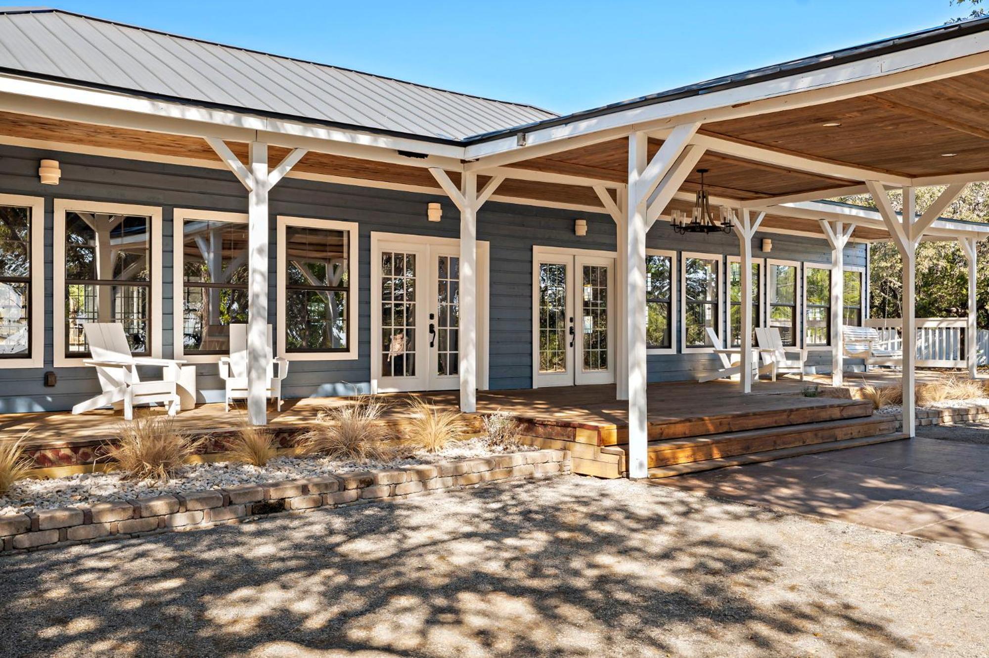The Claire Hotel Canyon Lake Exterior photo