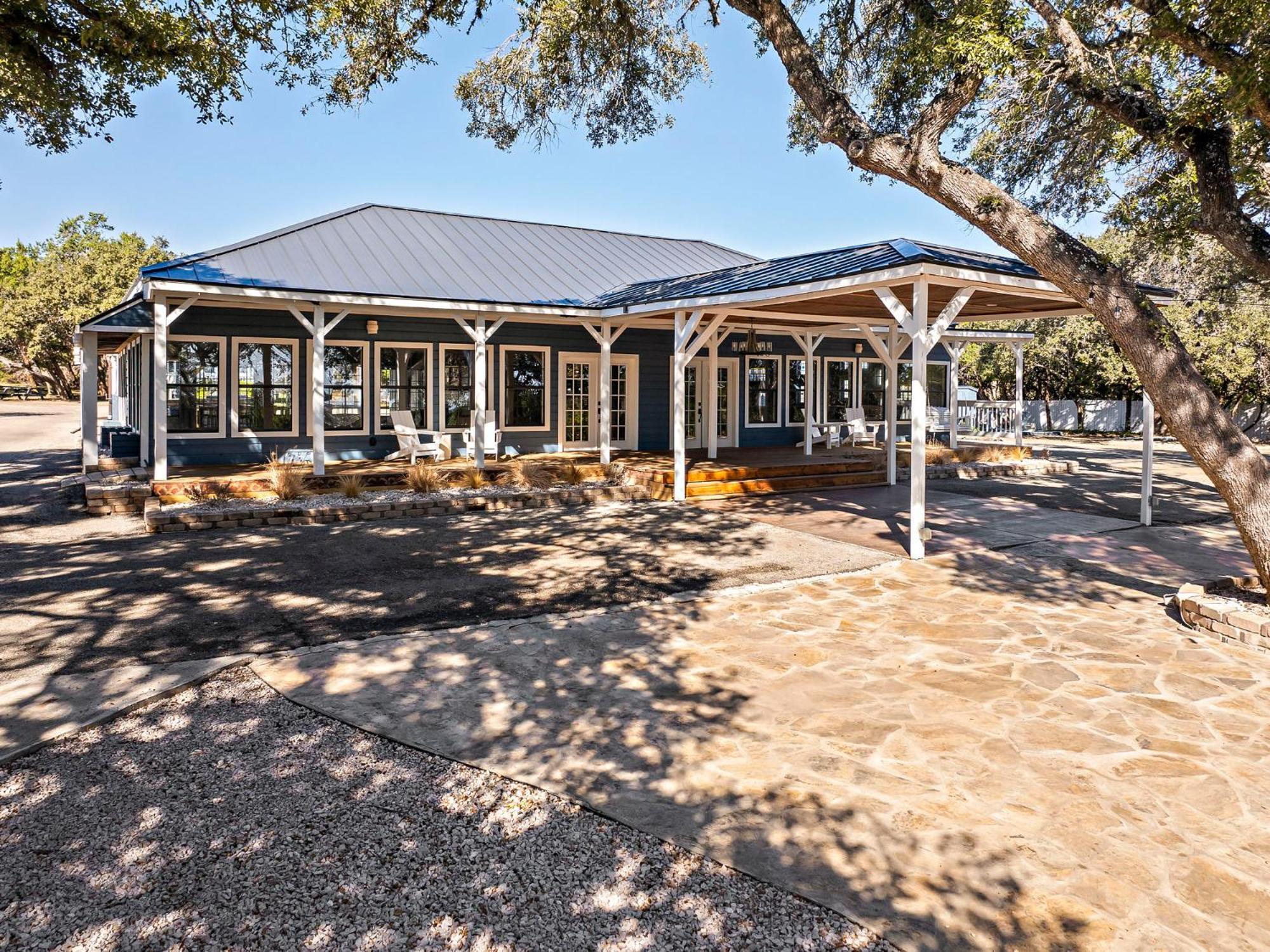 The Claire Hotel Canyon Lake Exterior photo
